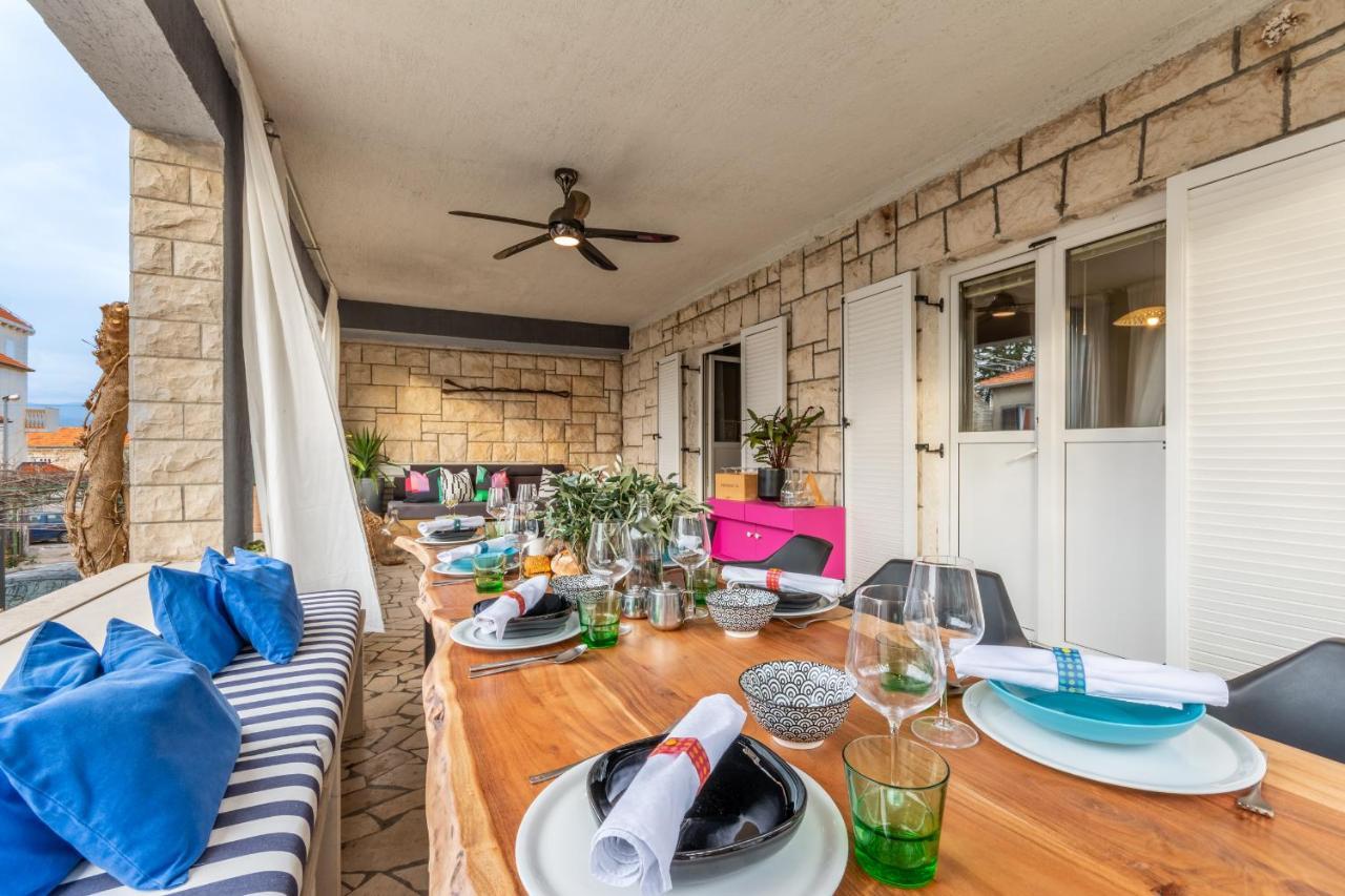 Apartment Lota With Heated Pool On Top Location Supetar Exterior foto